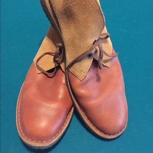 14D Clark’s 2-Tone Chukka